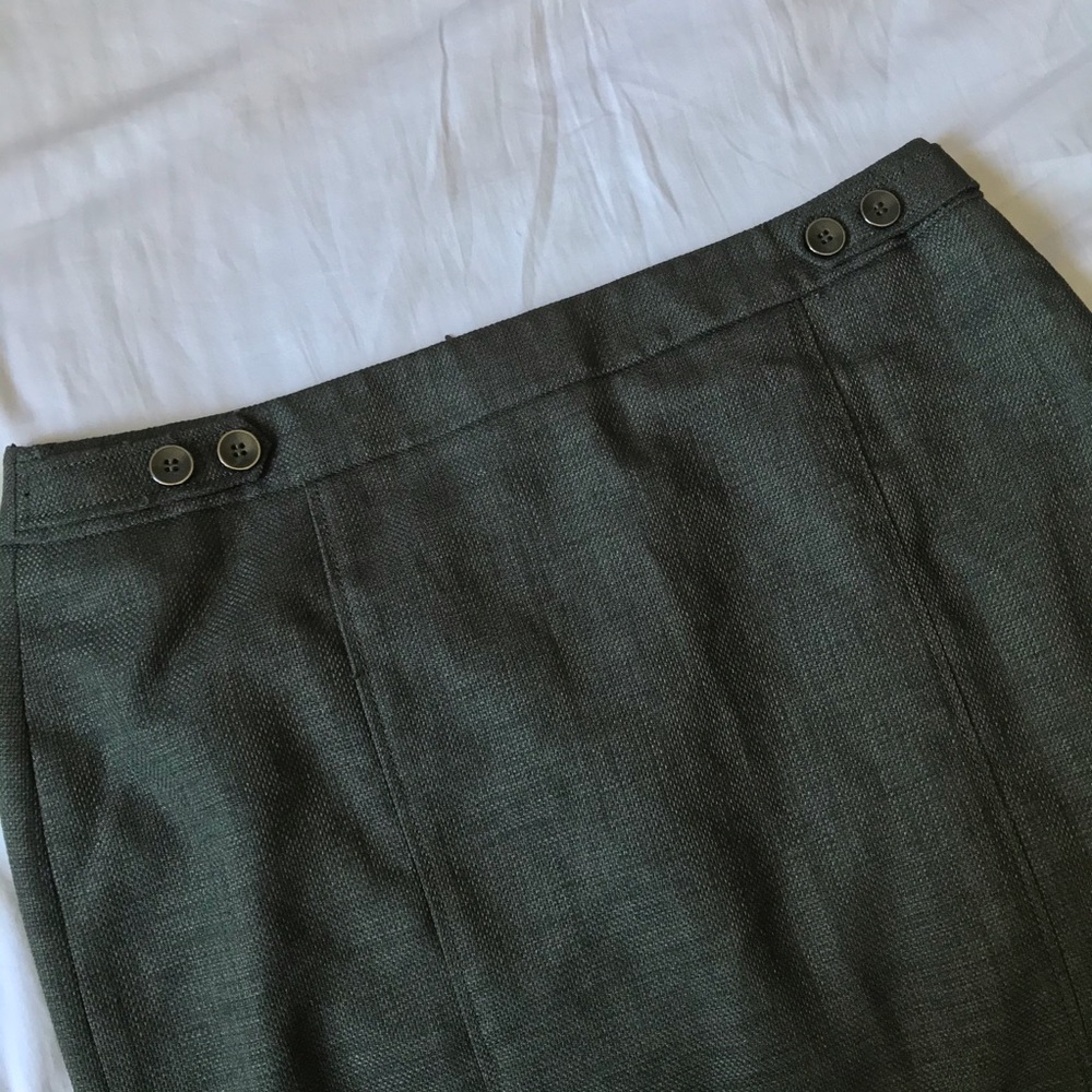 Army green high rise knee lenght pencil skirt. 12.